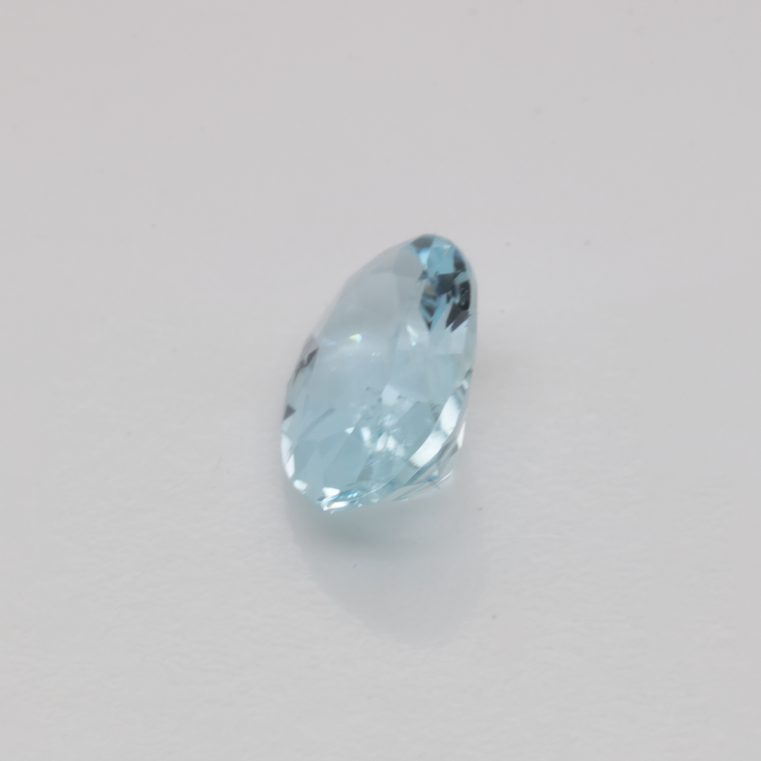 Aquamarine - AA, oval, 7x5 mm, 0.62 - 0.65 cts, No. A99052