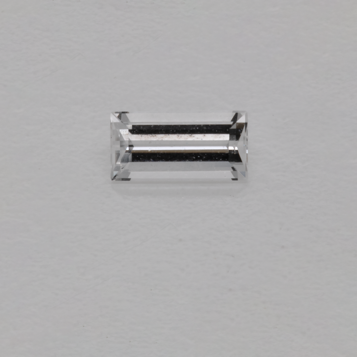 Beryll - white, rectangle, 4.1x2.1 mm, 0.10 cts, No. BY90037