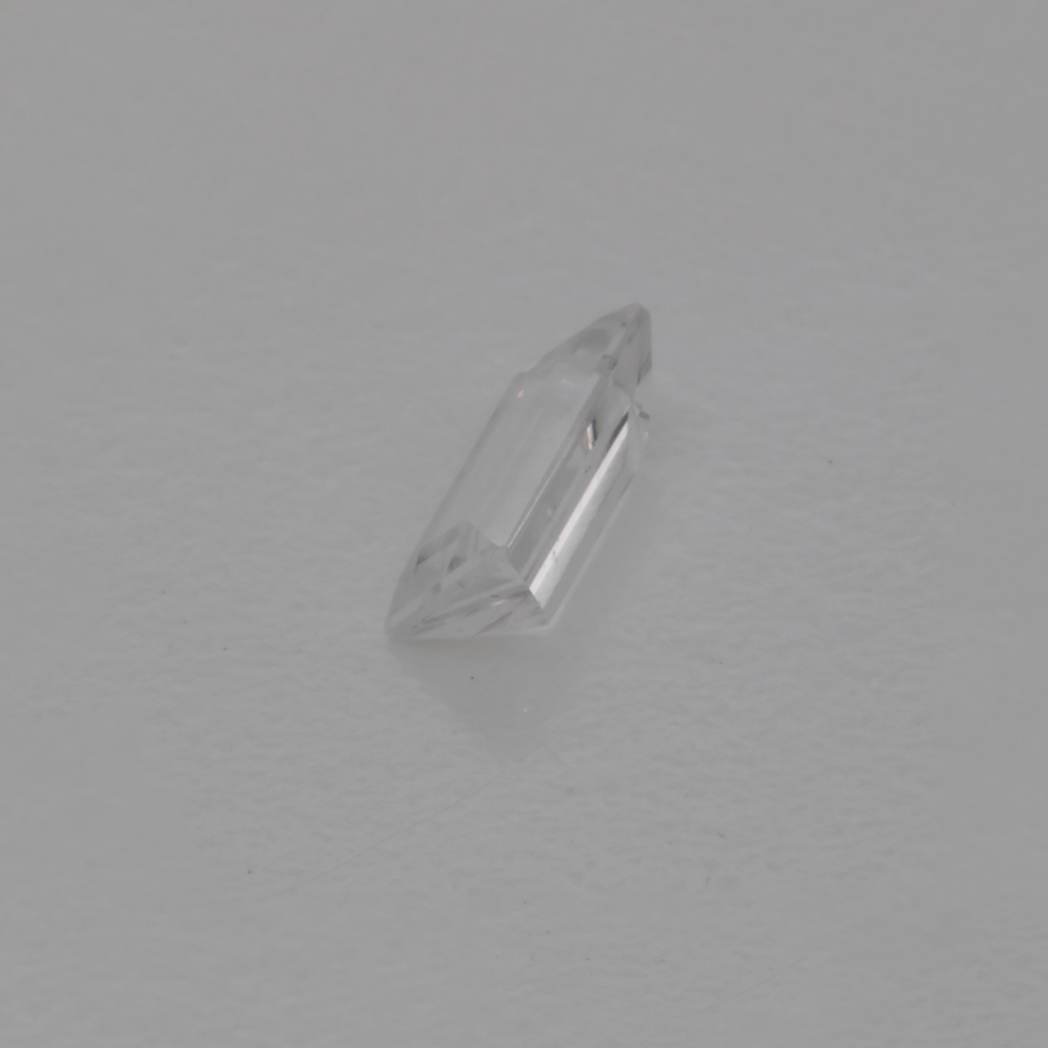 Beryll - white, rectangle, 4.1x2.1 mm, 0.10 cts, No. BY90037