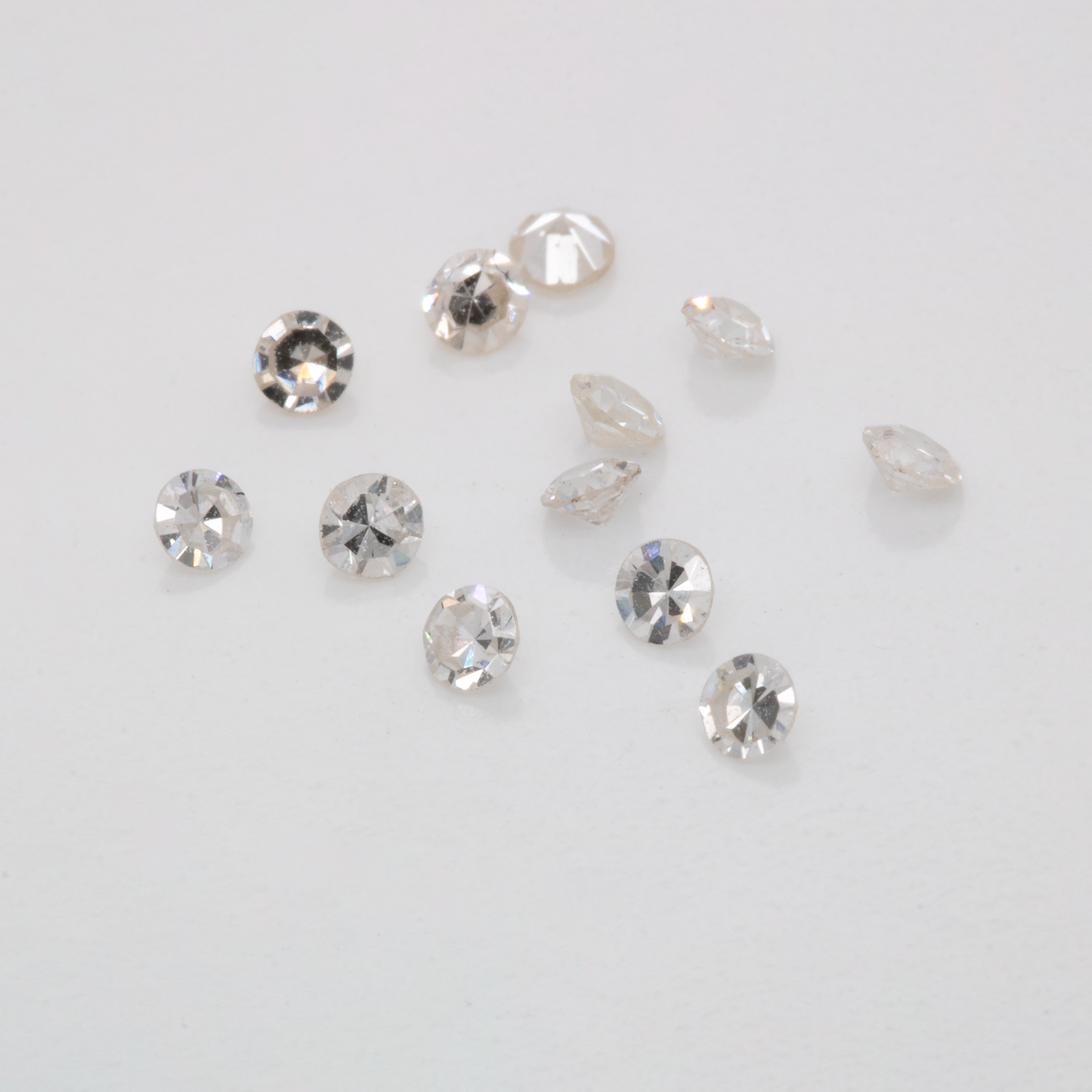 Diamond - fine white, VSI1, round, 1.6x1.6 mm, approx. 0.018 cts, No. D10001