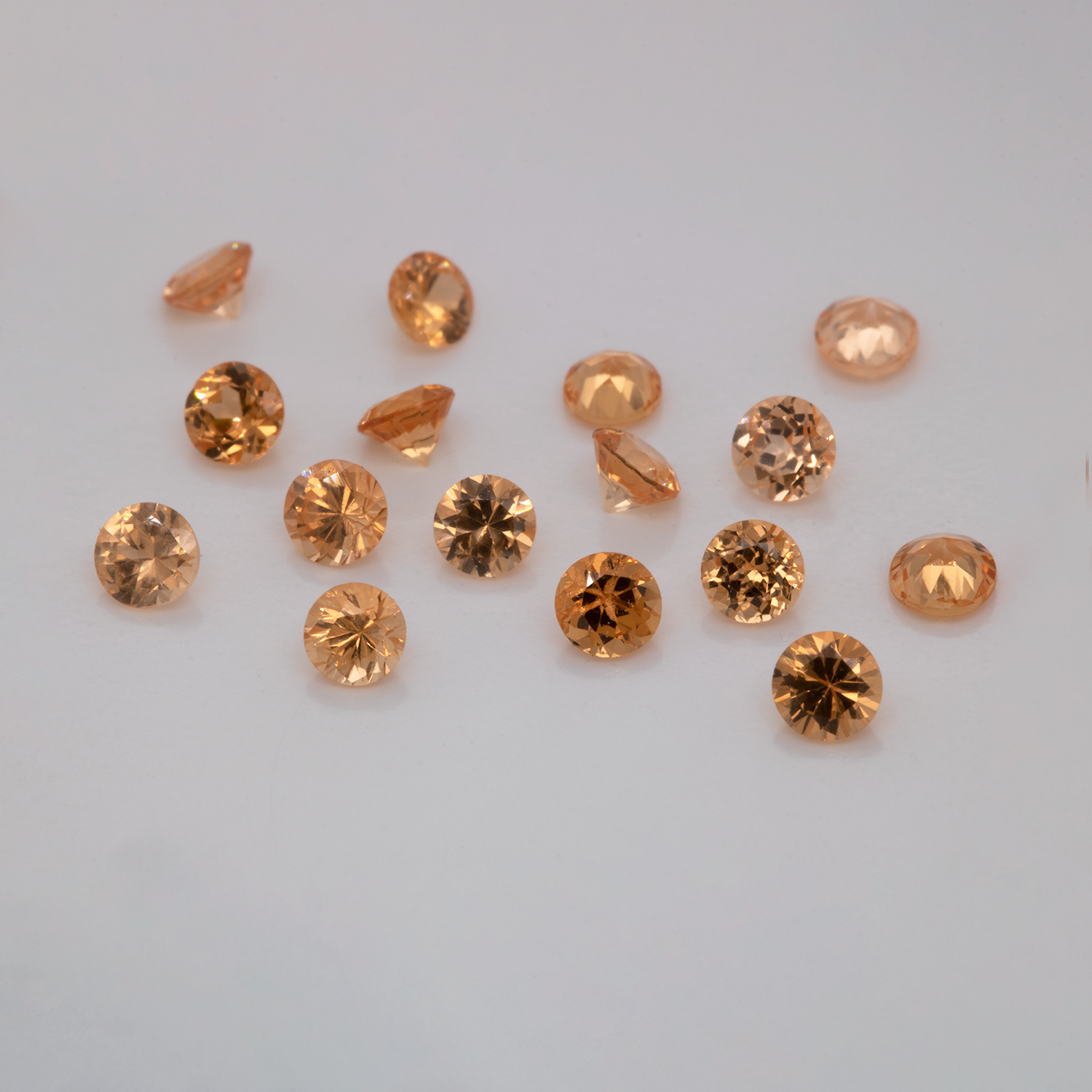 Mandarin Granat - orange, rund, 2.5x2.5 mm, 0.079-0.094 cts, Nr. MG36003