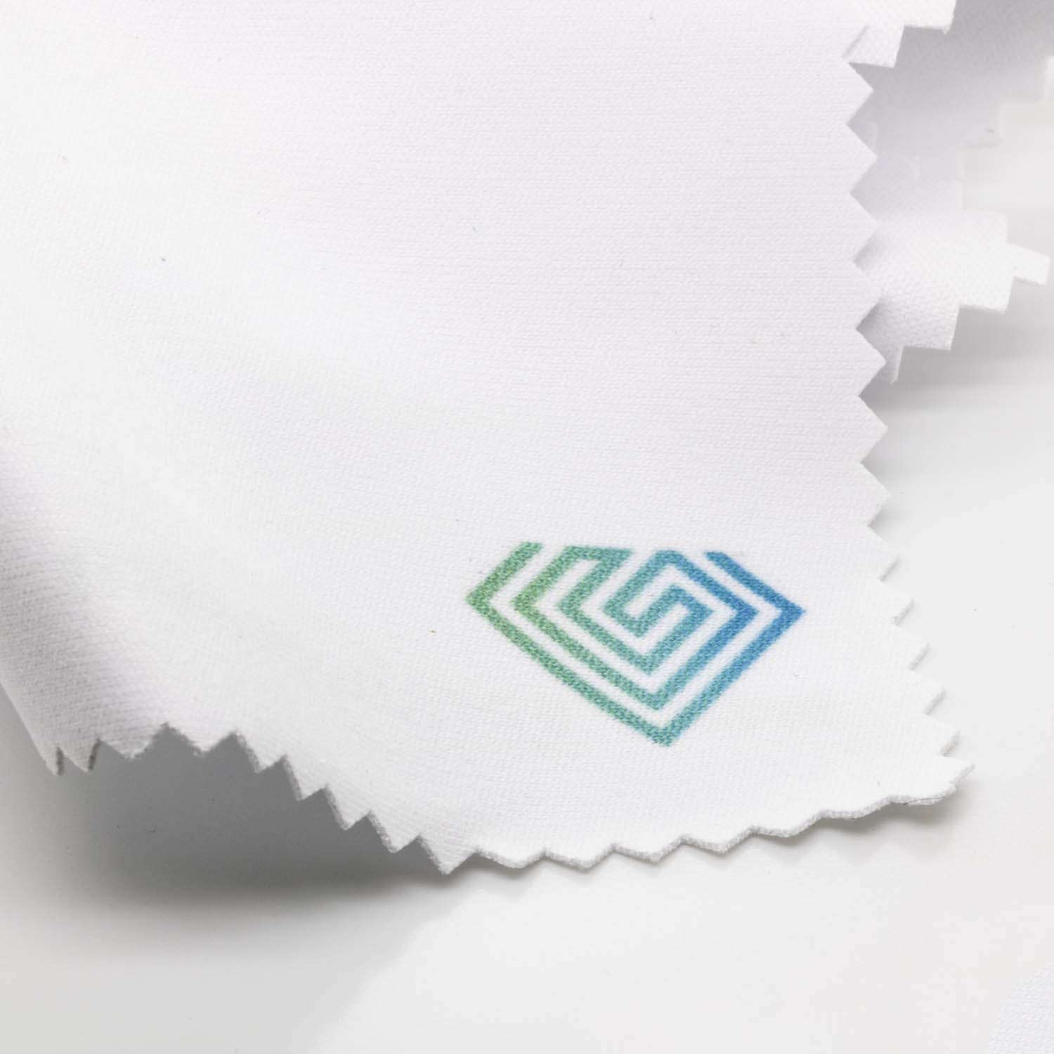 Your free GEMHYPE polishing cloth