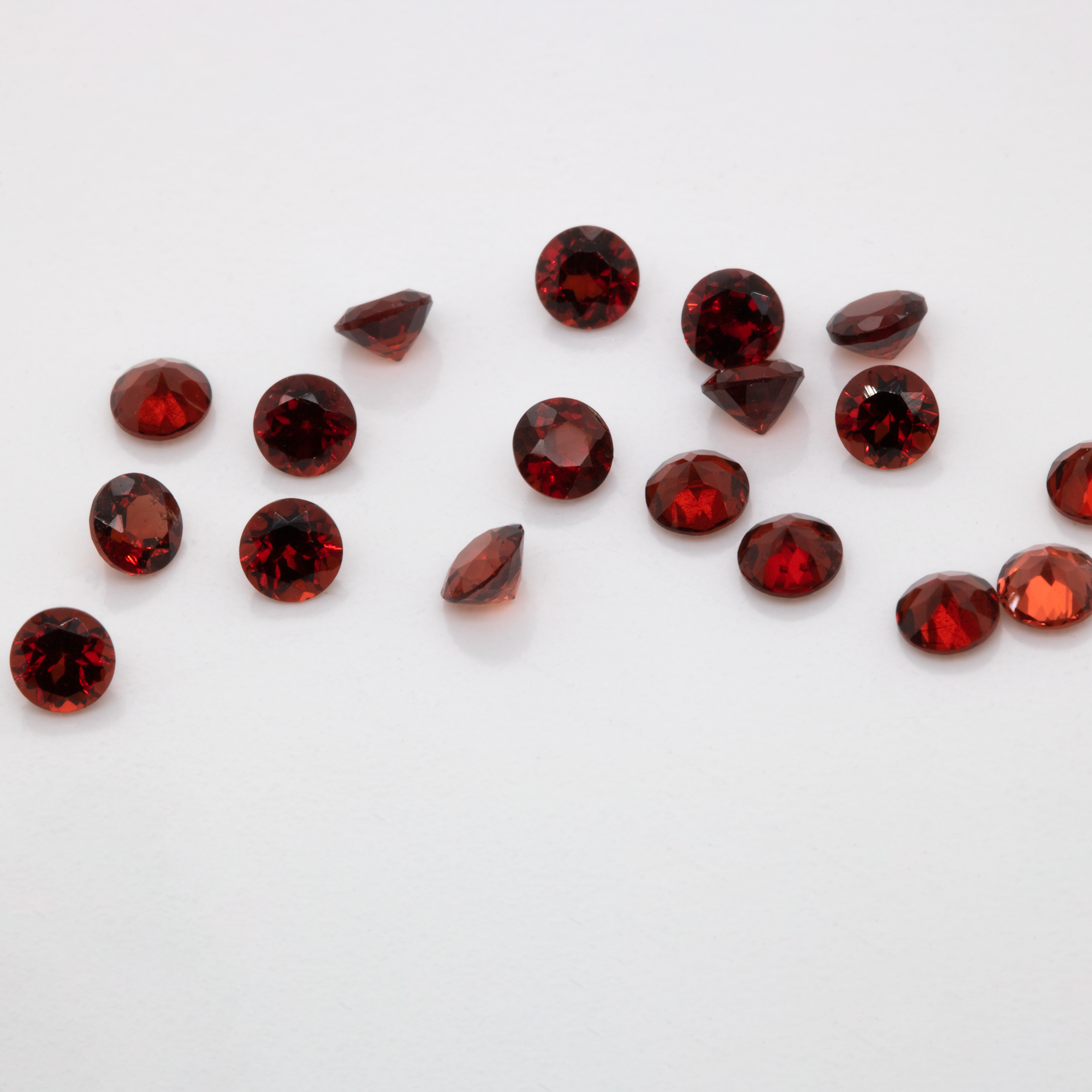 Rhodolite - red, round, 2.5x2.5 mm, 0.007-0.010 cts, No. RD22001