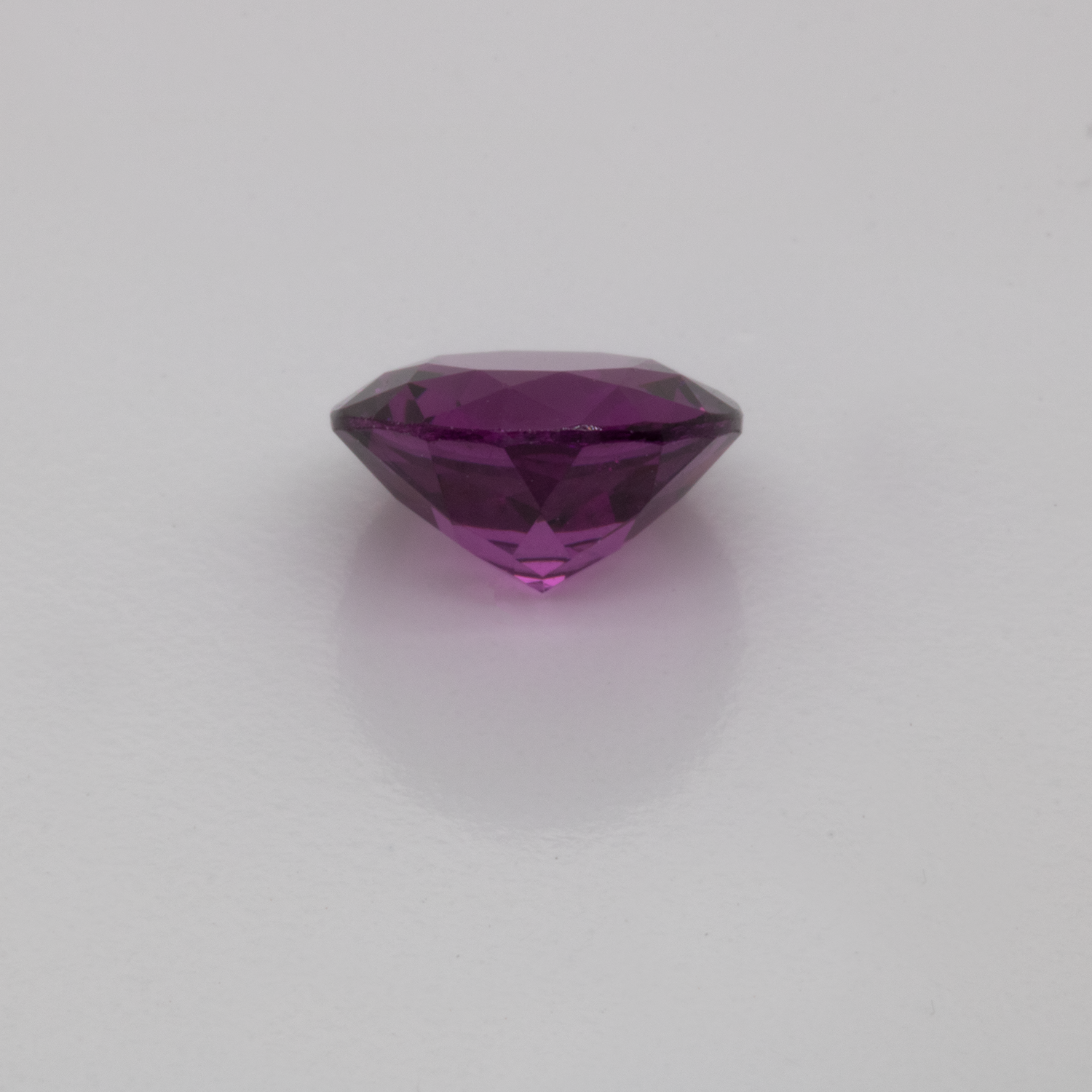 Royal Purple Garnet - lila, rund, 7x7 mm, 1.42-1.66 cts, Nr. RP92002