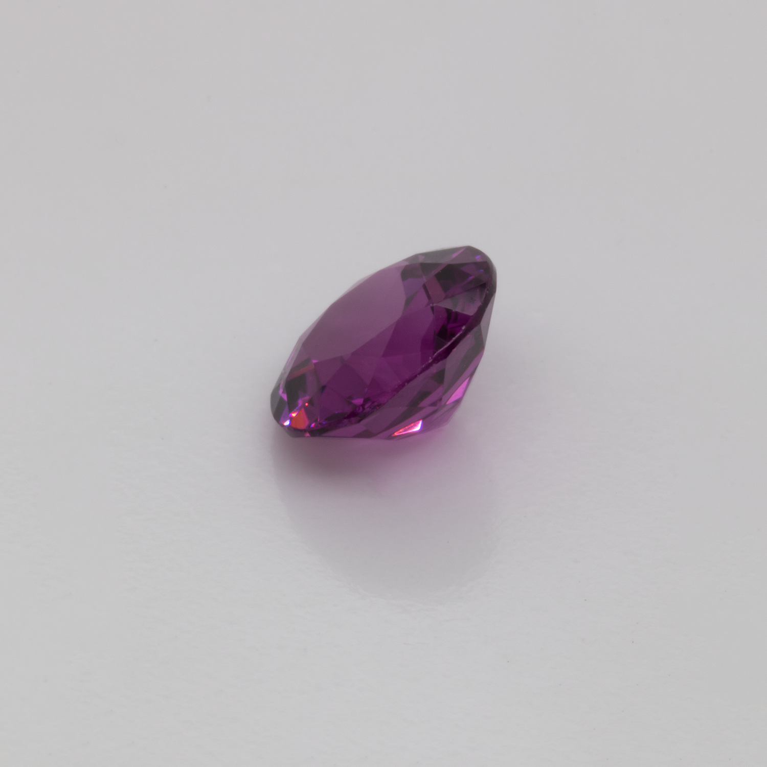 Royal Purple Garnet - lila, rund, 7x7 mm, 1.42-1.66 cts, Nr. RP92002