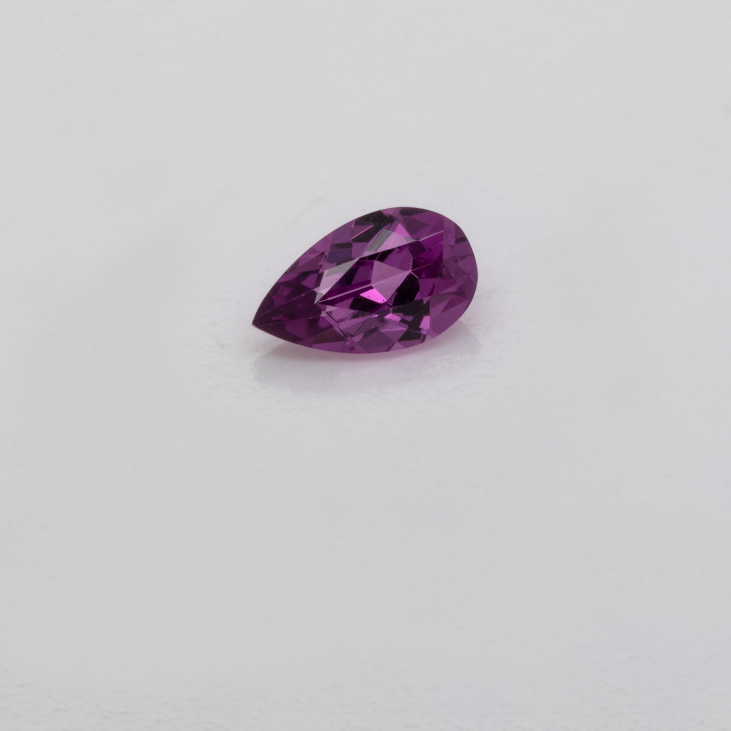 Royal Purple Garnet - lila, birnform, 5x3 mm, 0,22-0,26 cts, Nr. RP93002