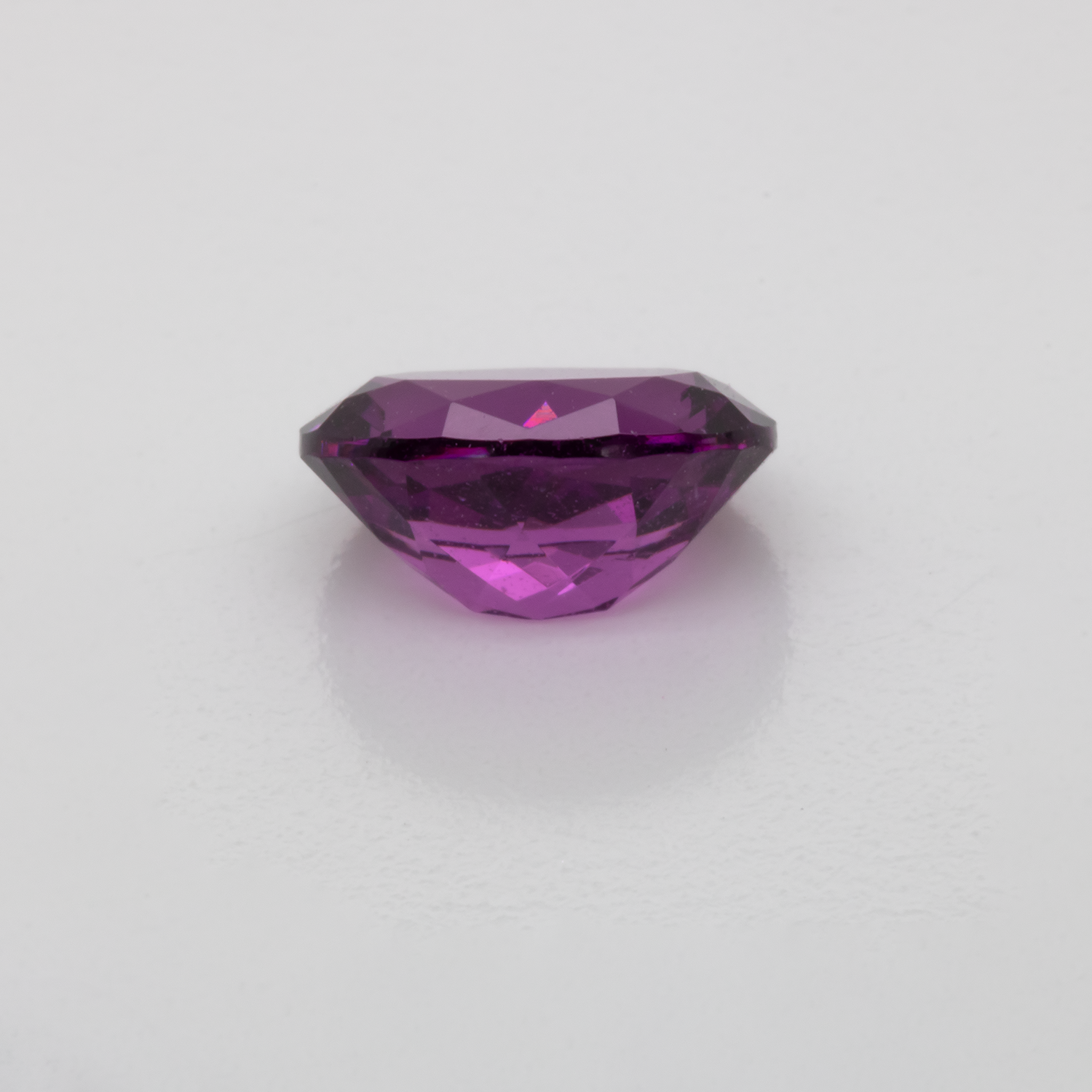 Royal Purple Garnet - lila, oval, 8x6 mm, 1.50-1.59 cts, Nr. RP93005