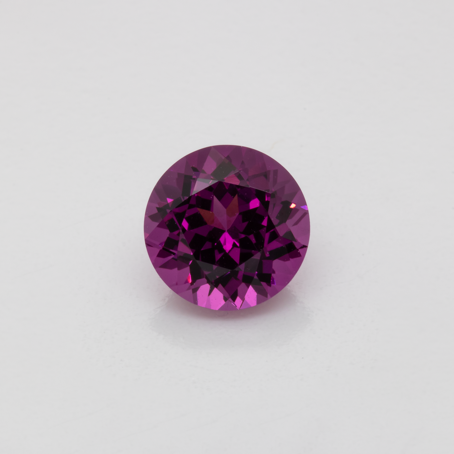 Royal Purple Garnet - lila, rund, 6x6 mm, 1.08 cts, Nr. RP93006