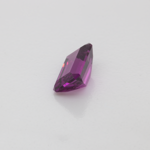 Royal Purple Garnet - lila, achteck, 7.1x5 mm, 1.31 cts, Nr. RP93007