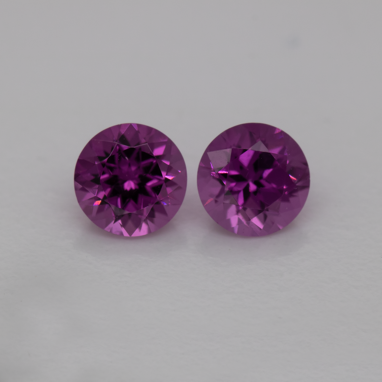 Royal Purple Garnet Pair - purple, round, 4x4 mm, 0.63 - 0.66 cts, No. RP94001