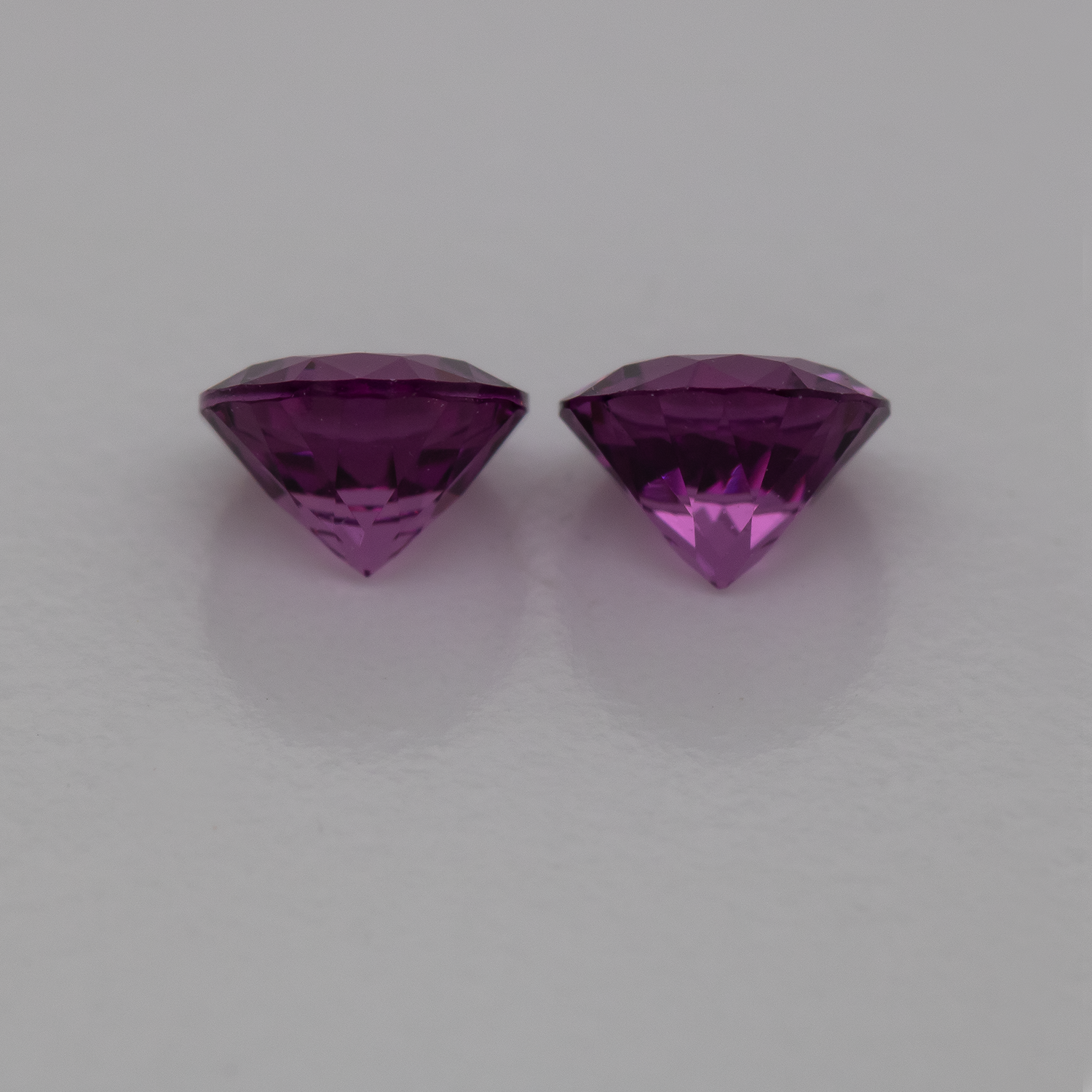 Royal Purple Garnet Pair - purple, round, 4x4 mm, 0.63 - 0.66 cts, No. RP94001