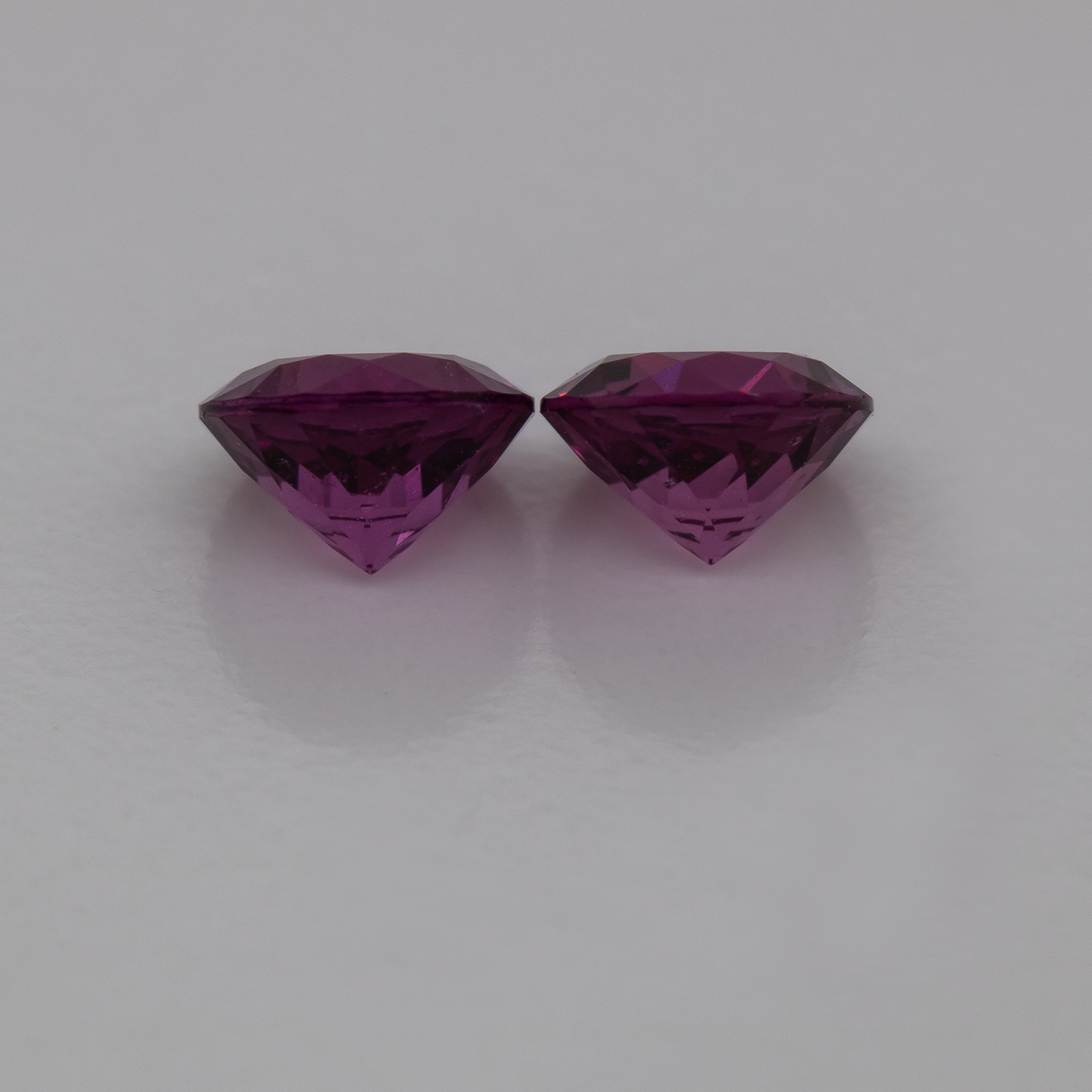 Royal Purple Garnet Paar - lila, rund, 4.5x4.5 mm, 0.92 cts, Nr. RP94002