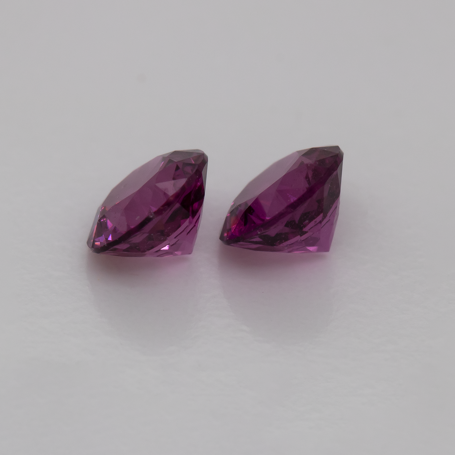 Royal Purple Garnet Paar - lila, rund, 4.5x4.5 mm, 0.92 cts, Nr. RP94002