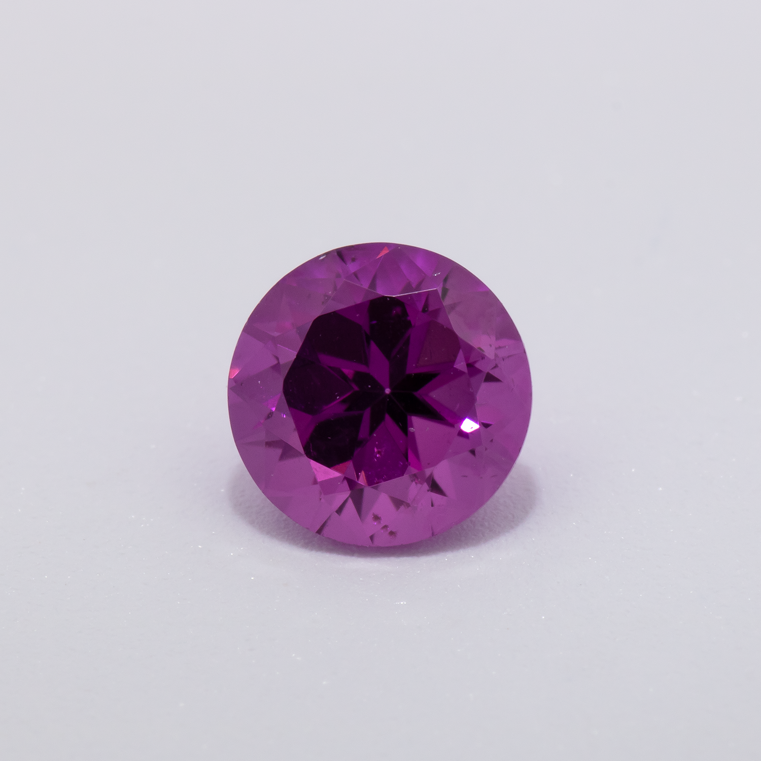 Royal Purple Garnet - purple, round, 5x5 mm, 0.59 - 0.61 cts, No. RP94003
