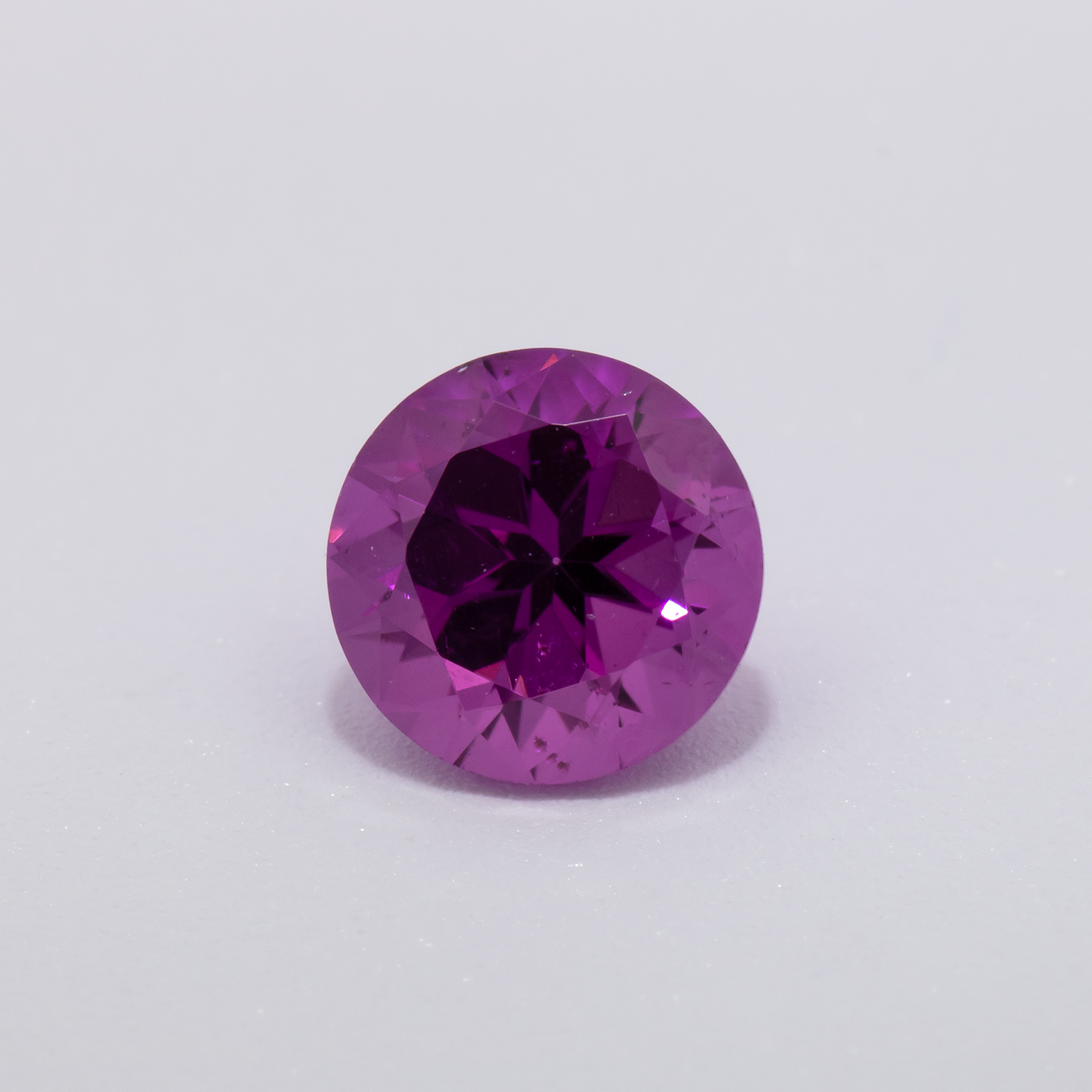 Royal Purple Garnet - lila, rund, 5x5 mm, 0.59 - 0.61 cts, Nr. RP94003