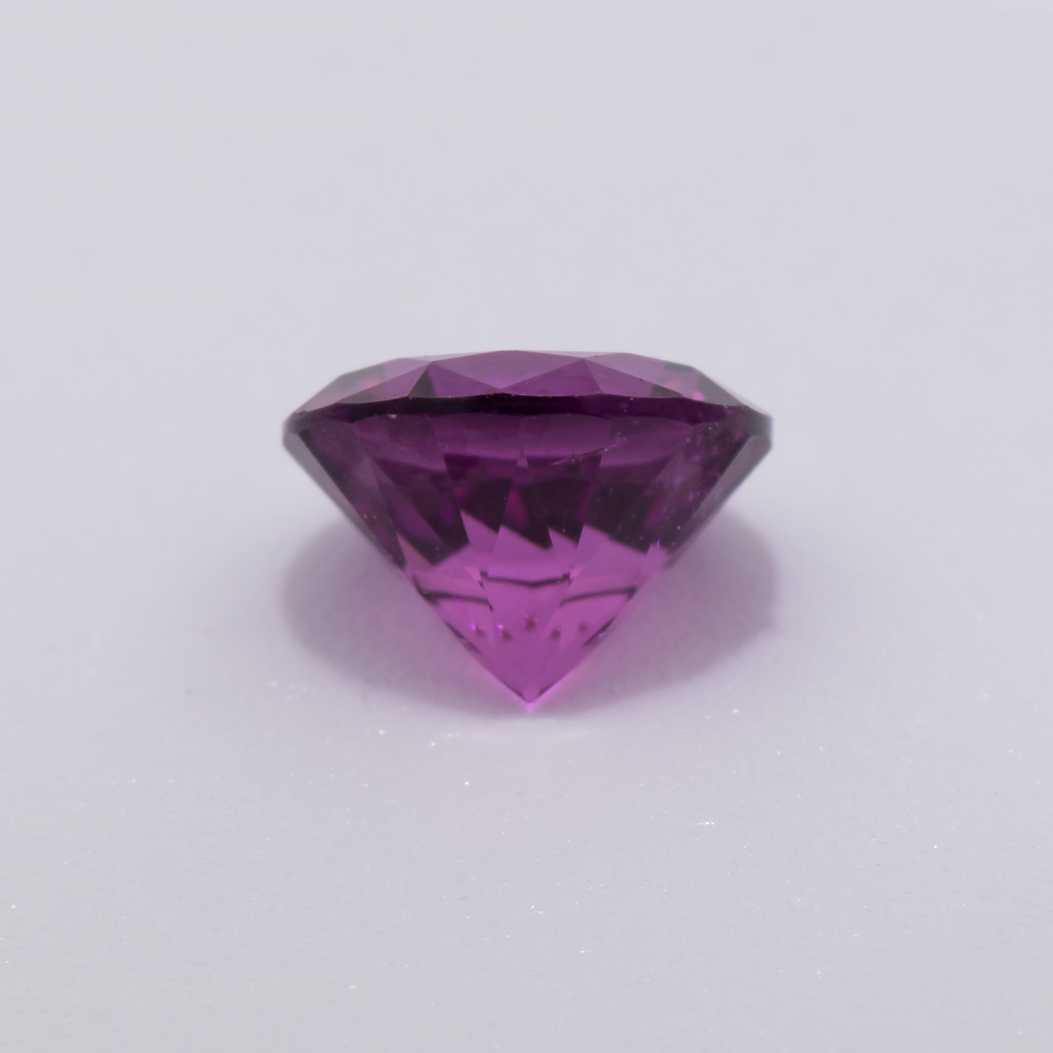 Royal Purple Garnet - purple, round, 5x5 mm, 0.59 - 0.61 cts, No. RP94003