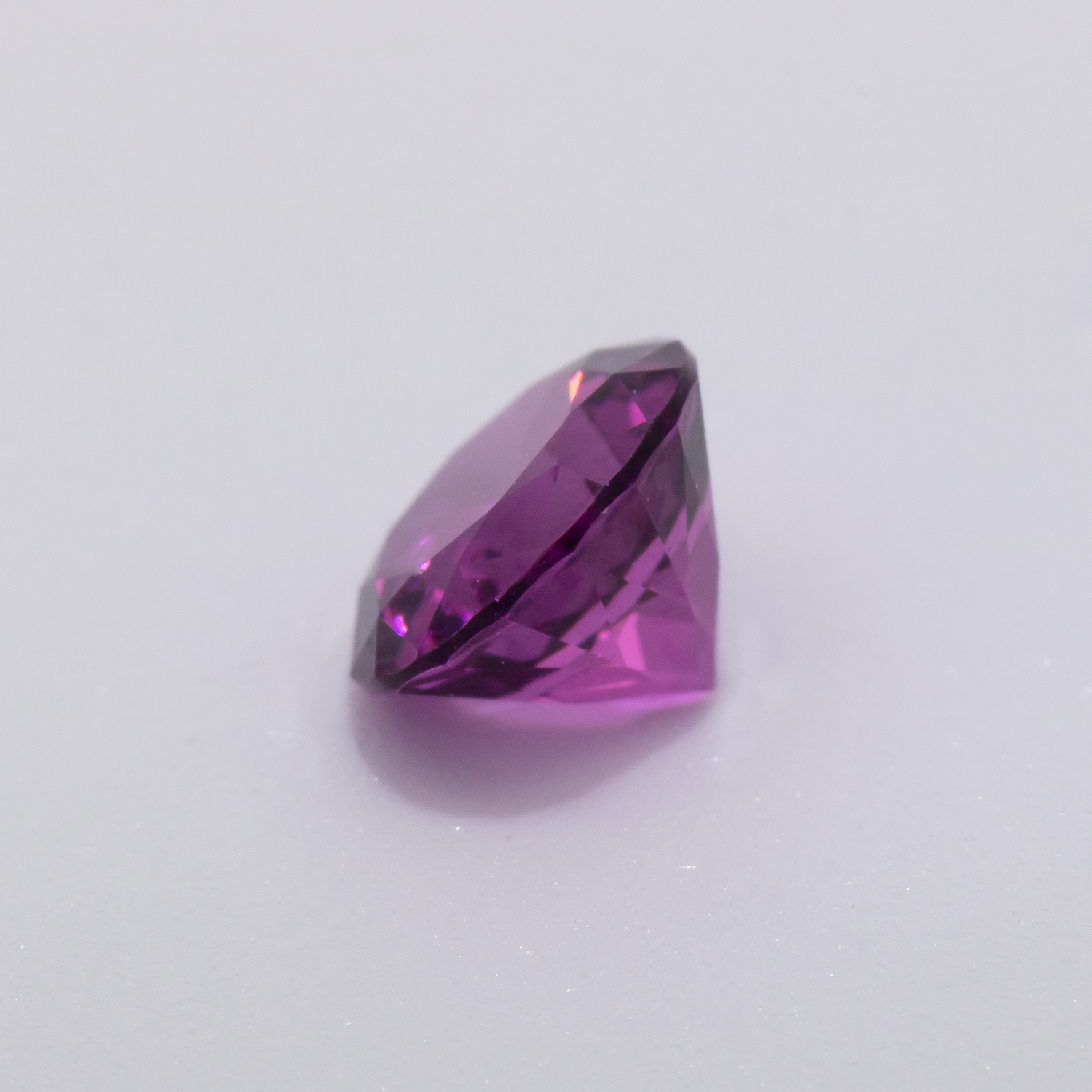 Royal Purple Garnet - purple, round, 5x5 mm, 0.59 - 0.61 cts, No. RP94003