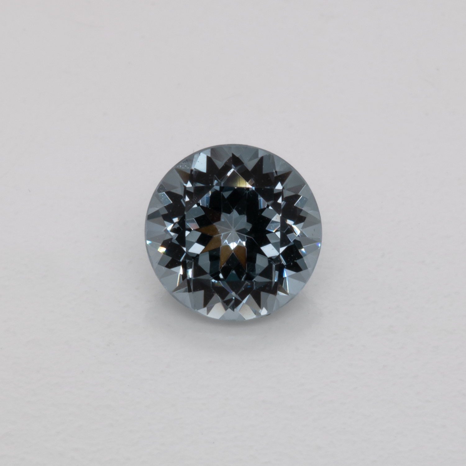 Spinell - blau/grau, rund, 5,1x5,1 mm, 0,57 cts, Nr. SP90012