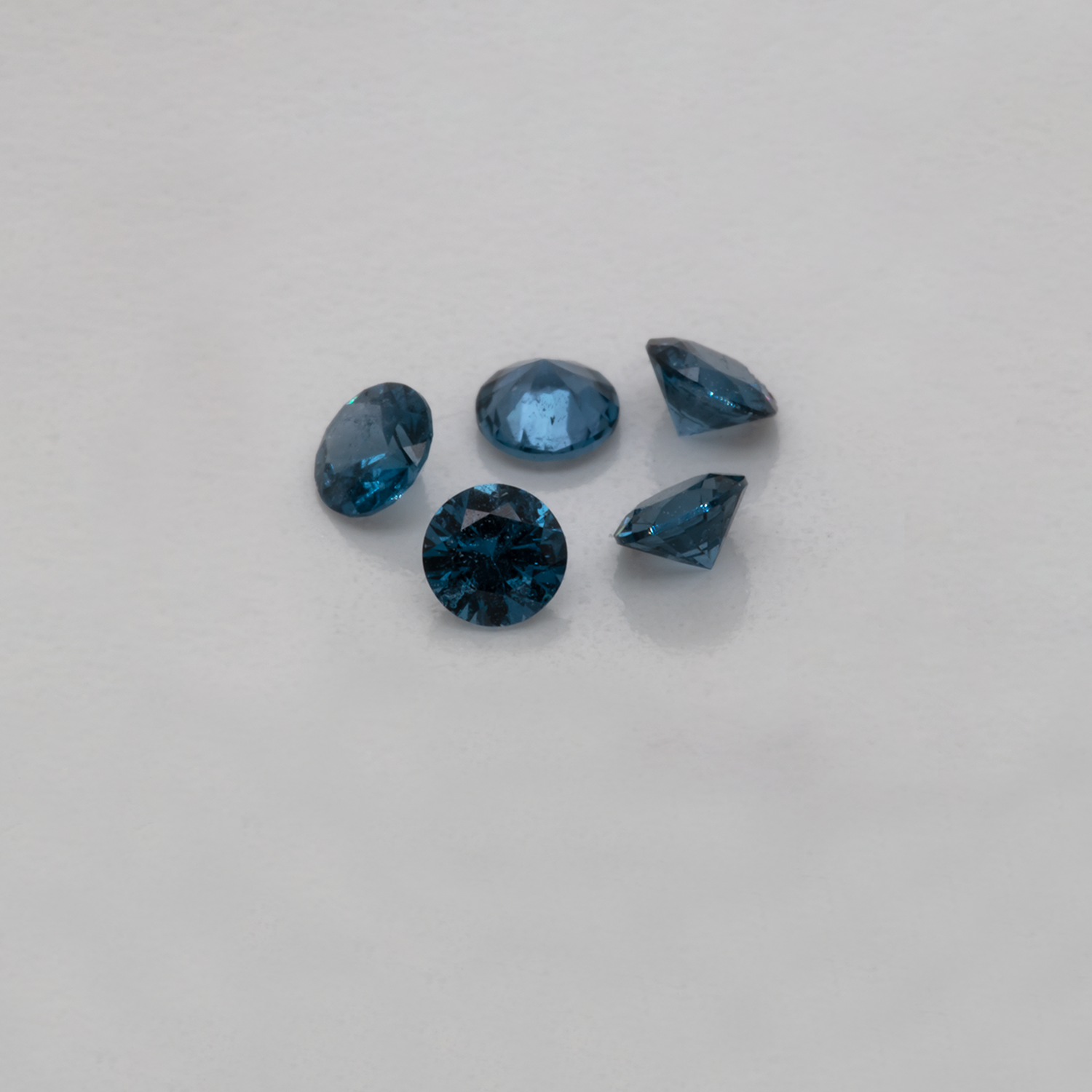 Spinell - blau, rund, 2,6x2,6 mm, 0,082-0,089 cts, Nr. SP90040