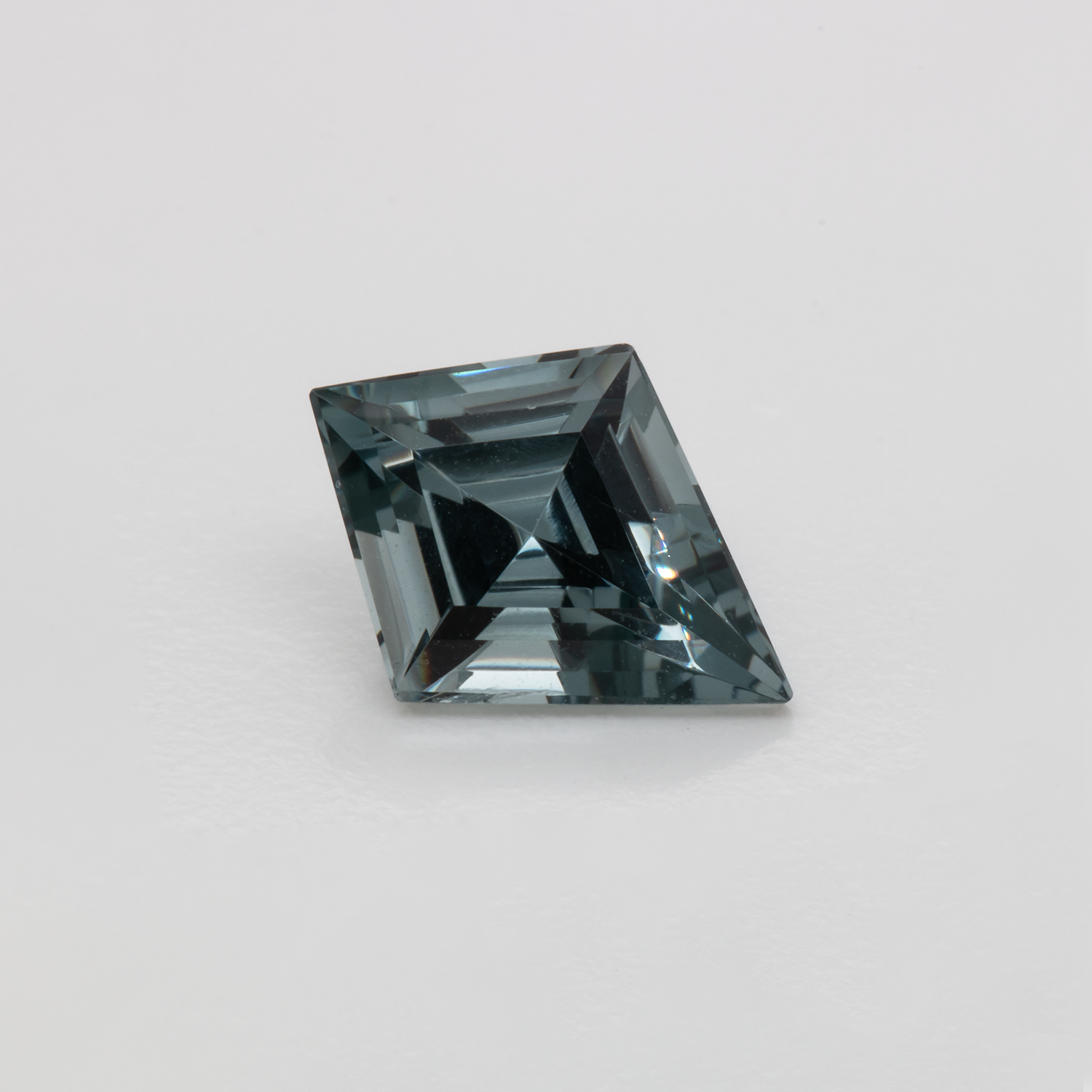 Spinel - grey, fancy, 10.5x7.9 mm, 1.74 cts, No. SP90041