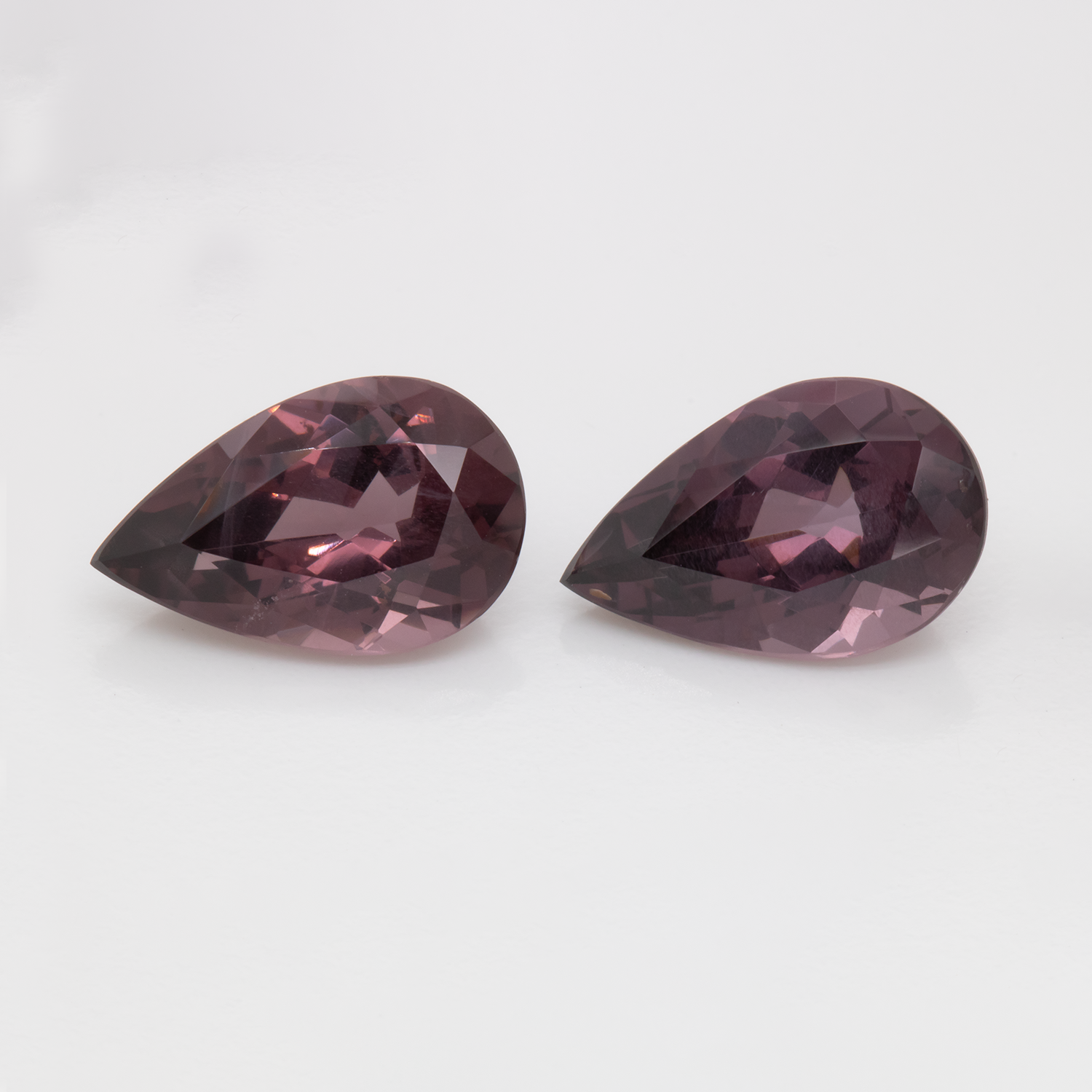 Spinel Pair - purple, pearshape, 12x7.6 mm, 5.86 cts, No. SP90048