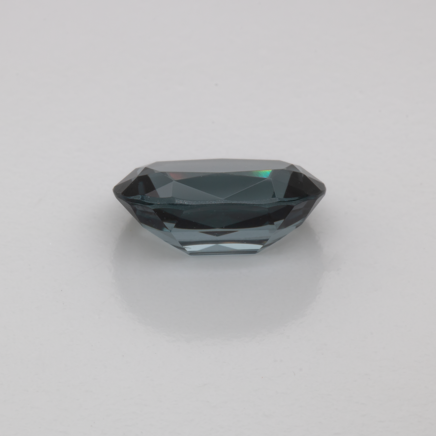 Spinell - grau, oval, 8.5x6 mm, 1.53 cts, Nr. SP90055