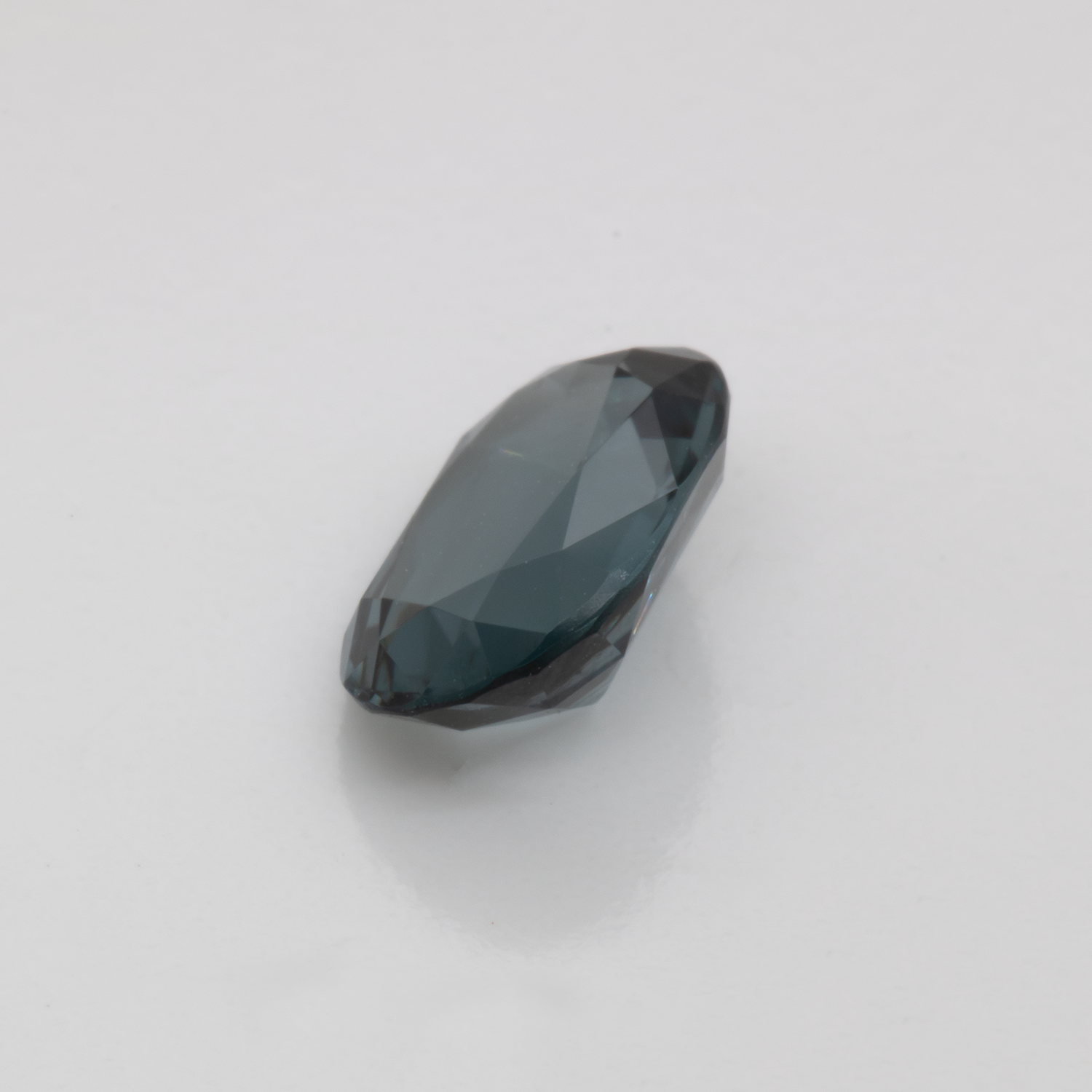 Spinell - grau, oval, 8.5x6 mm, 1.53 cts, Nr. SP90055