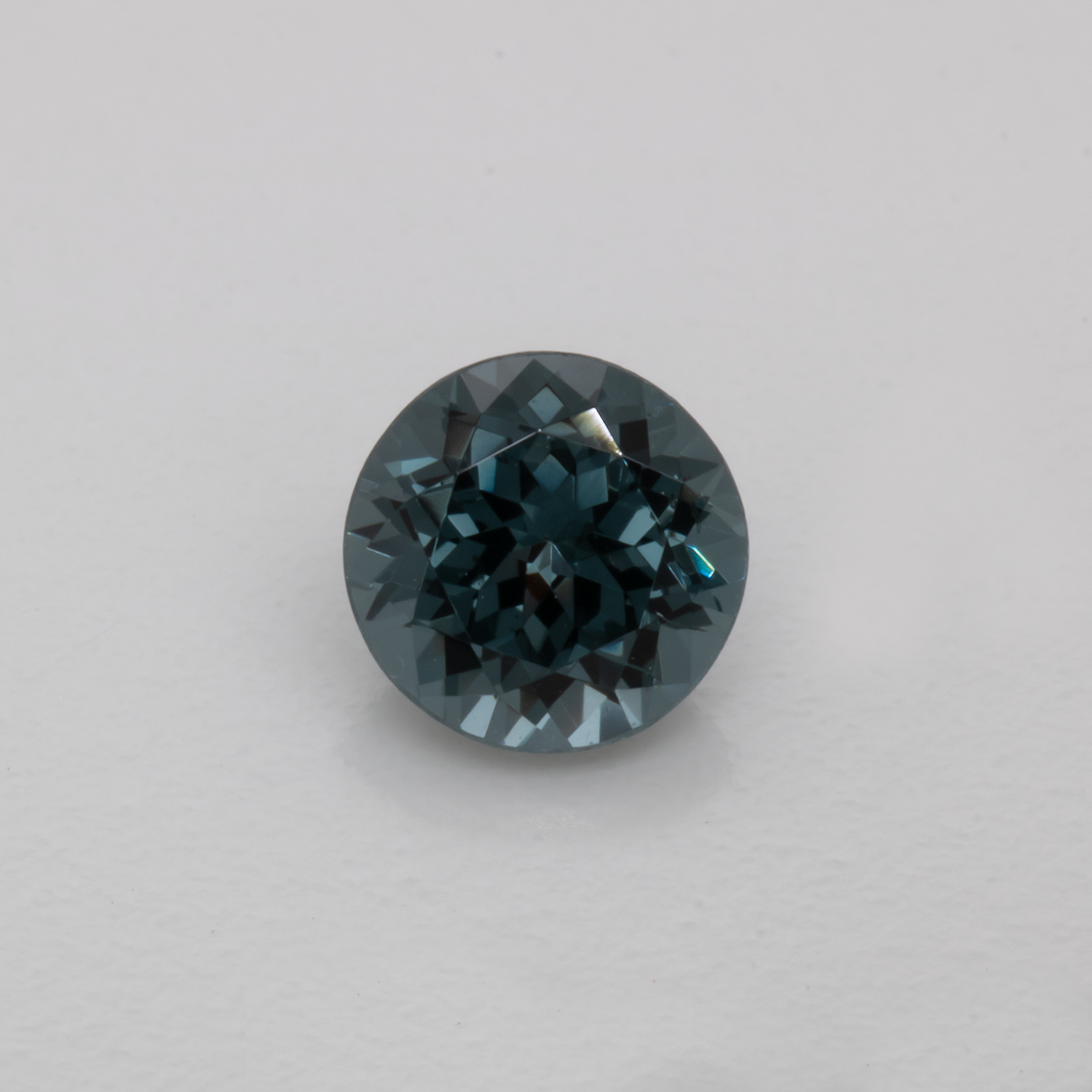 Spinel - grey, round, 5.1x5.1 mm, 0.60 cts, No. SP90056