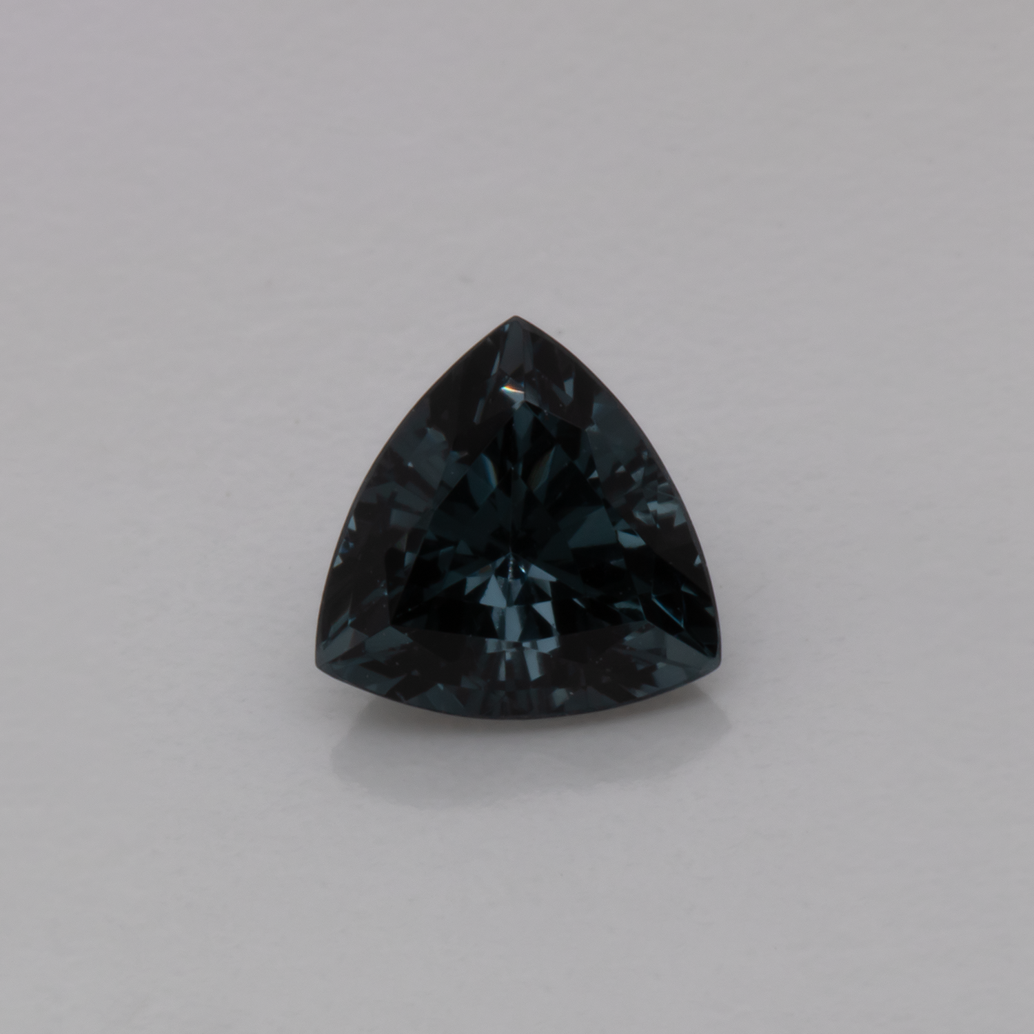 Spinell - grau, trillion, 5.1x5.1 mm, 0.47 cts, Nr. SP90057