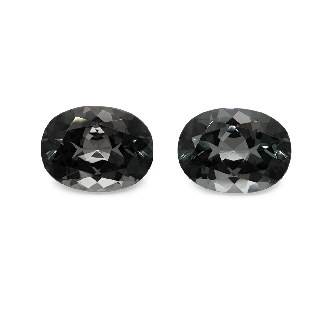 Turmalin Paar - grau, oval, 8x6,1 mm, 2,62 cts, Nr. TR10217