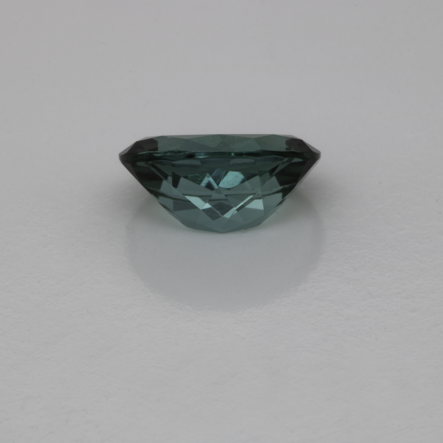 Turmalin - grün, oval, 7x5 mm, 0,73 cts, Nr. TR27002