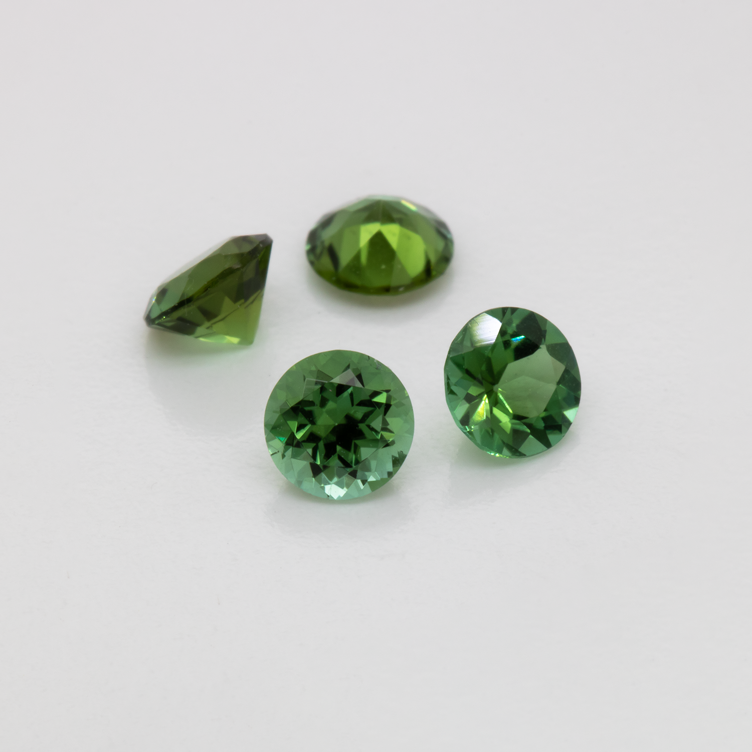 Tourmaline - green, round, 4x4 mm, 0.21 - 0.27 cts, No. TR991047
