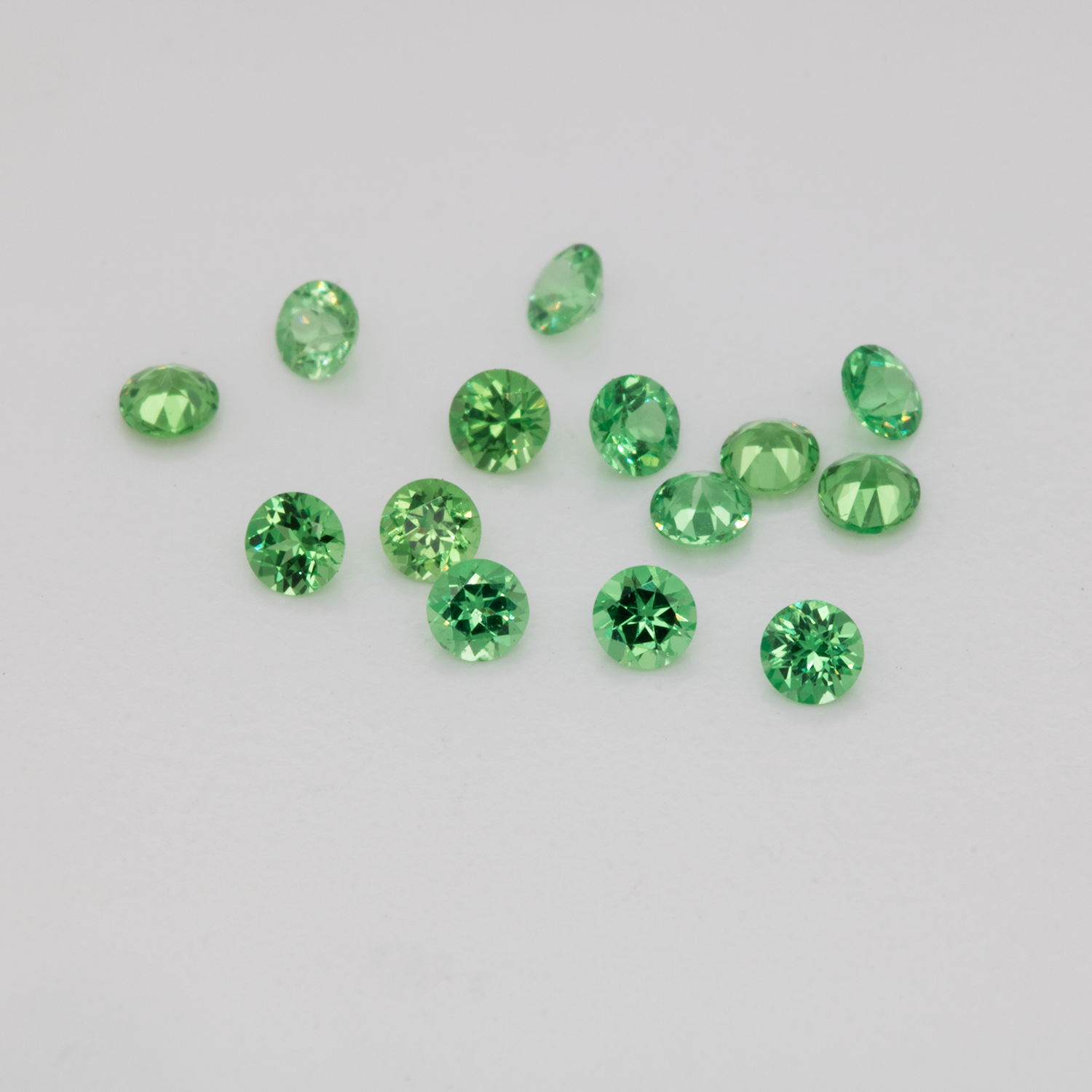 Tsavorite - green, round, 2x2 mm, 0.033-0.045 cts, No. TS28001