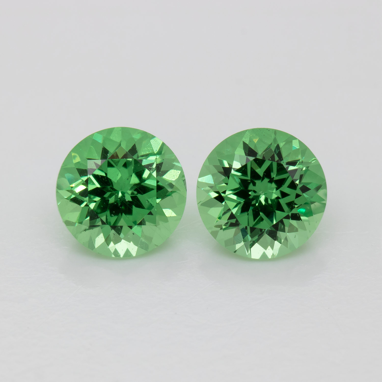 Tsavorite Pair - green, round, 4.5x4.5 mm, 0.84 cts, No. TS91012