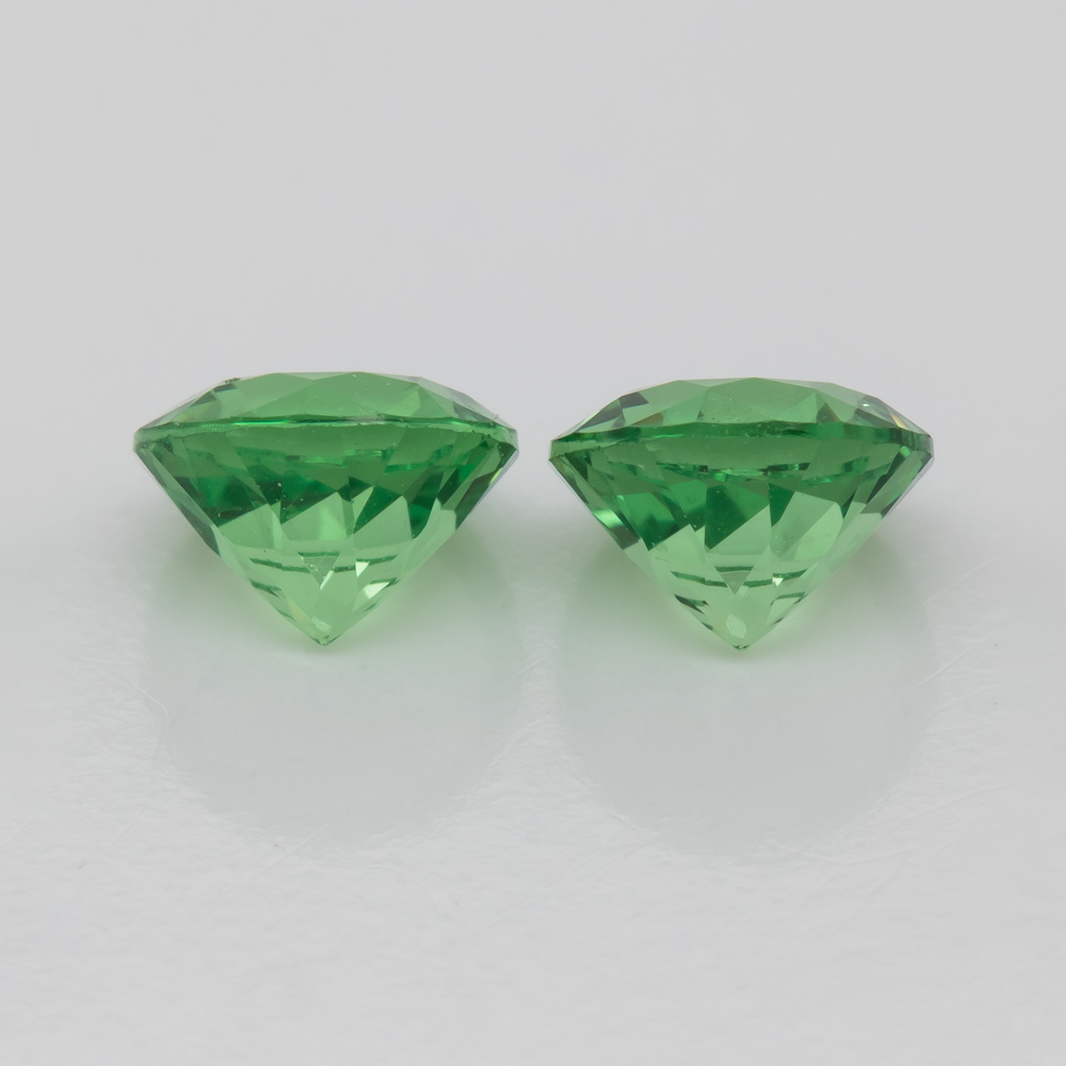 Tsavorite Pair - green, round, 4.5x4.5 mm, 0.84 cts, No. TS91012