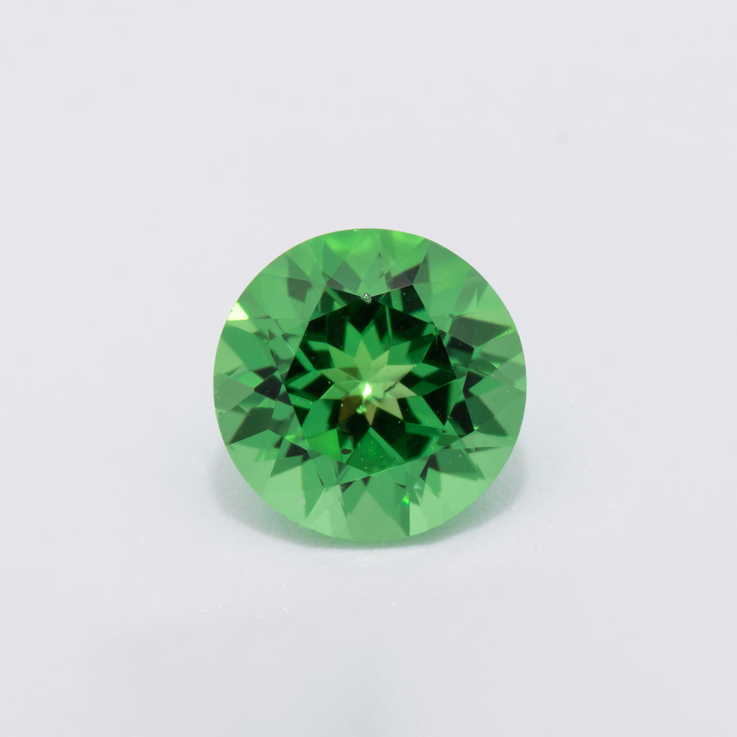 Tsavorite - green, round, 4.5x4.5 mm, 0.39 - 0.40 cts, No. TS91013