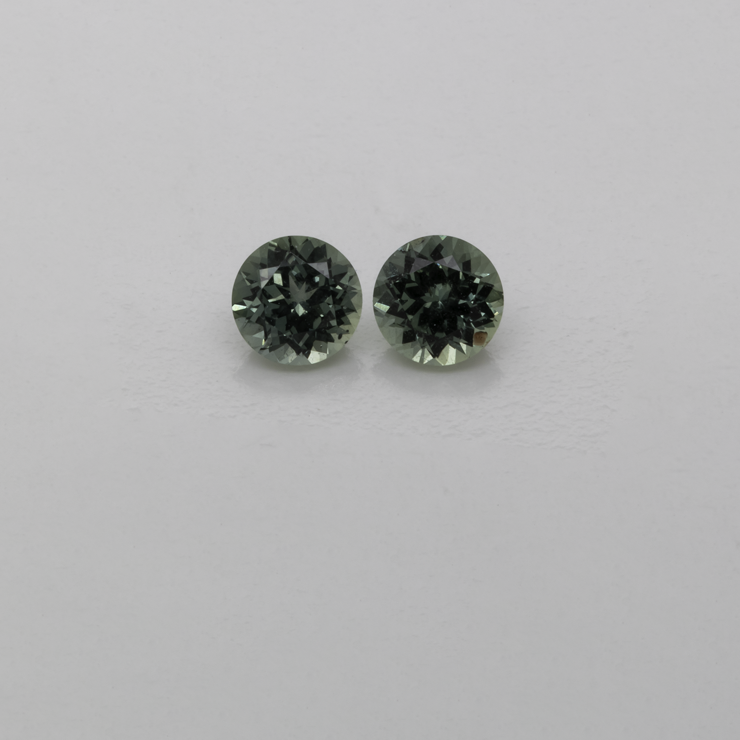 Sapphire Pair - green, round, 4.1x4.1 mm, 0.67 cts, No. XSR11201