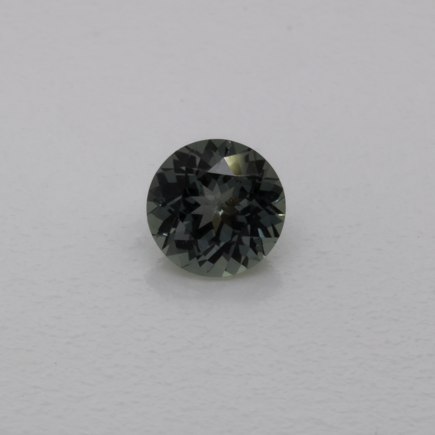 Saphir - blau/grün, rund, 4x4 mm, 0,30 cts, Nr. XSR11206