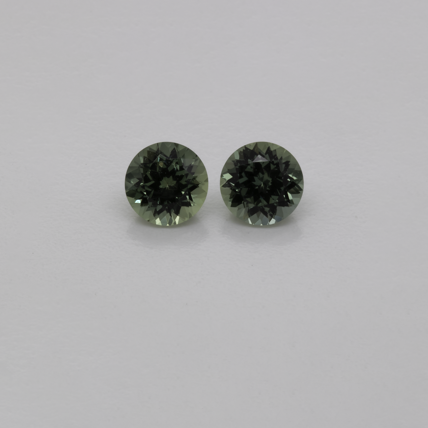 Sapphire Pair - green, round, 4,1x4,1 mm, 0.68 cts, No. XSR11217