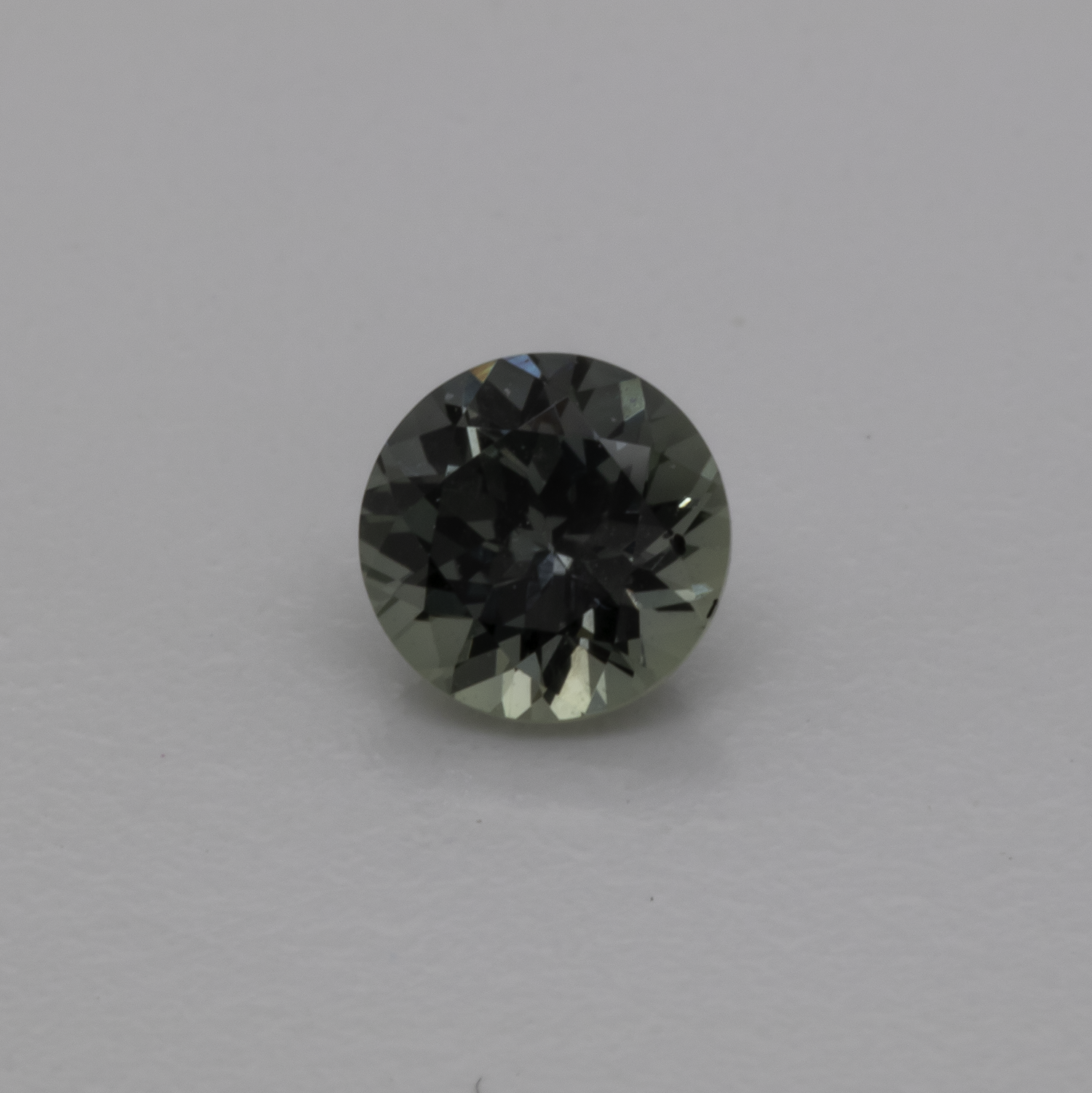 Saphir - grau, rund, 4x4 mm, 0,32 cts, Nr. XSR11219