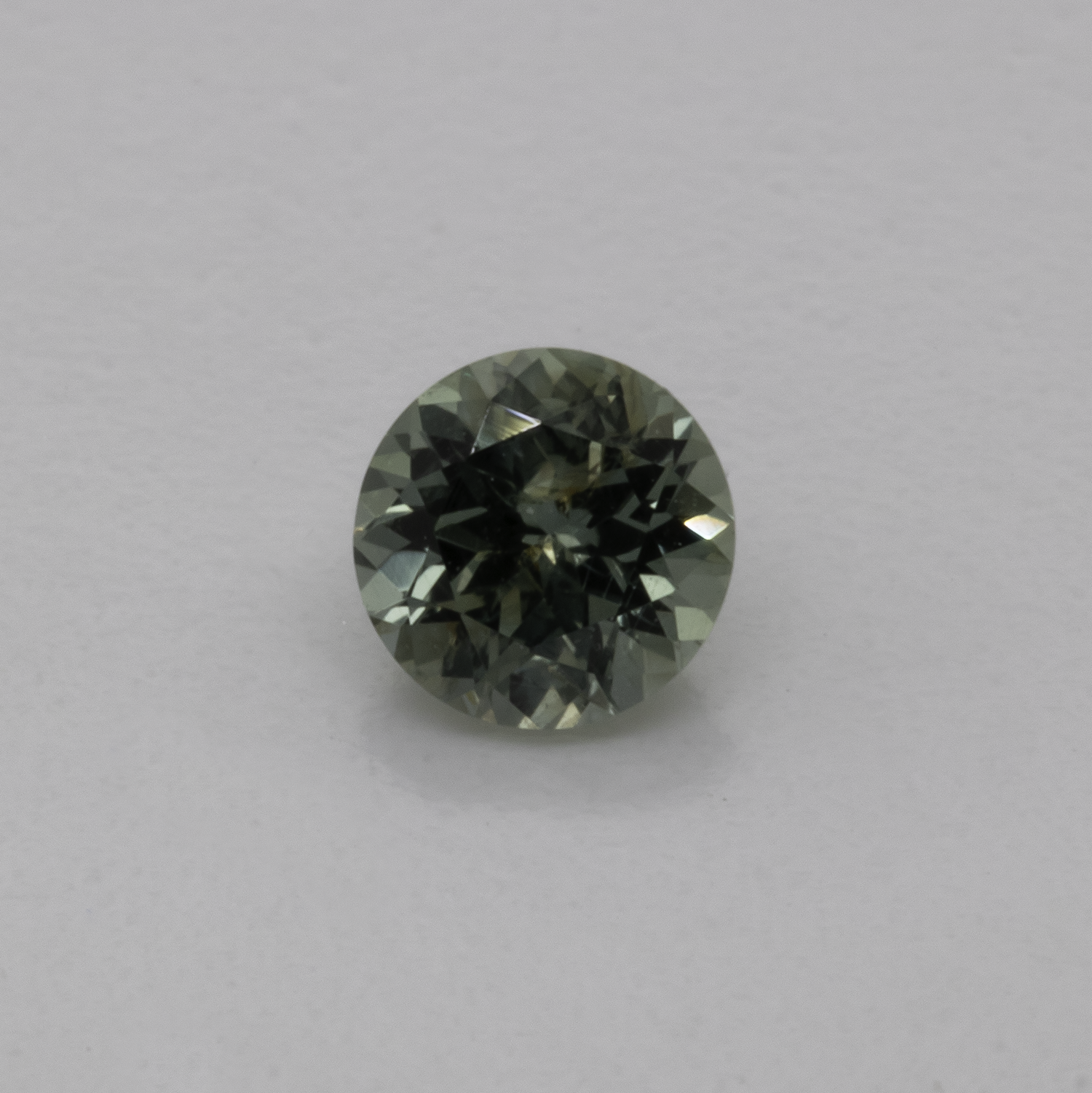 Saphir - grau/grün, rund, 4x4 mm, 0,34 cts, Nr. XSR11222