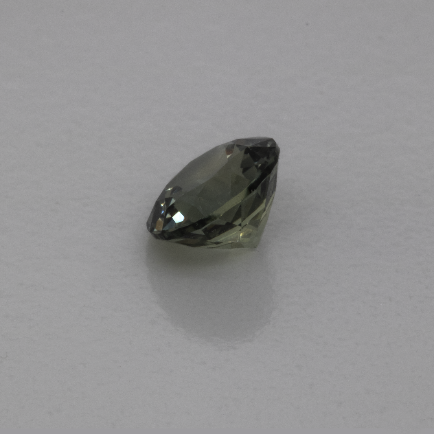Saphir - grün/grau, rund, 4x4 mm, 0,32 cts, Nr. XSR11228