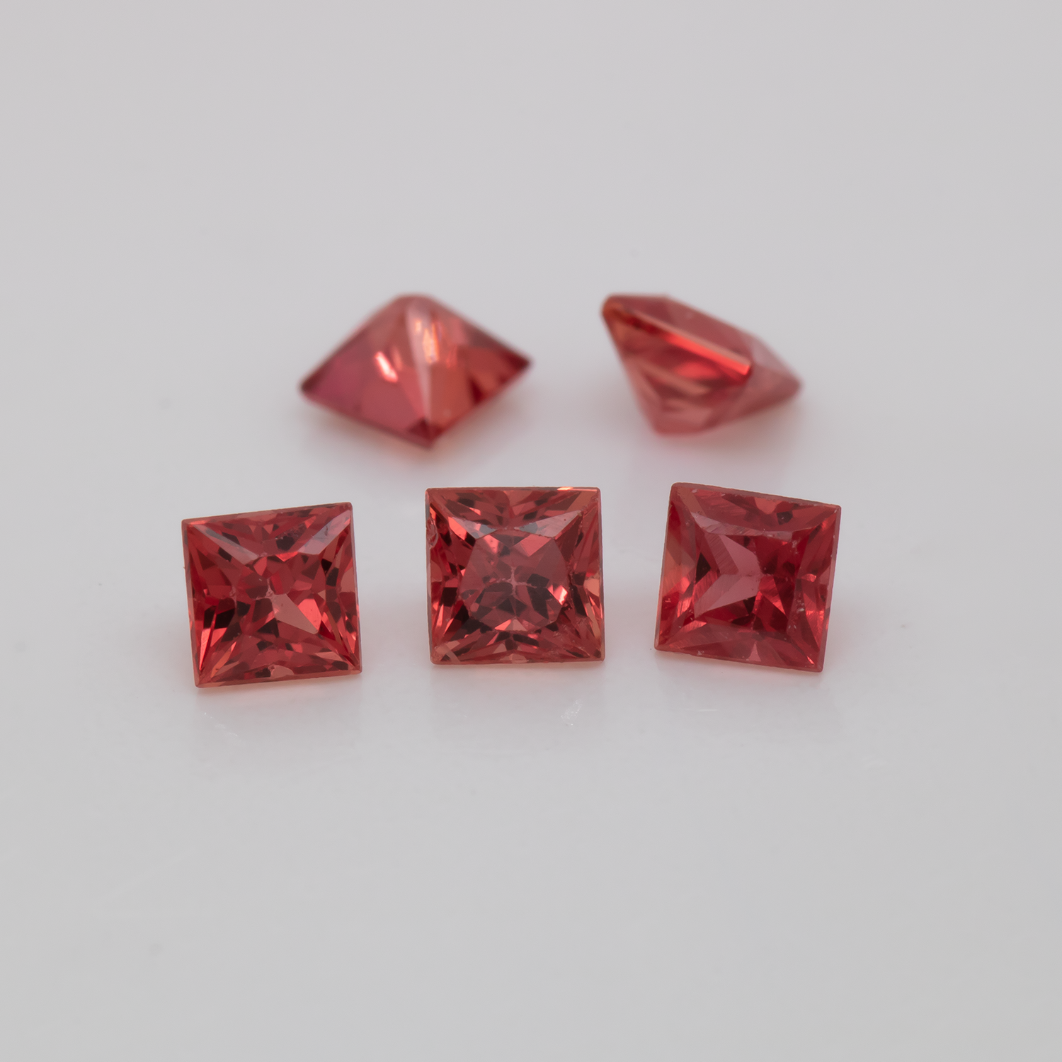 Saphir - rot, rechteck, 2.3x2.3 mm, 0.09 - 0.11 cts, Nr. XSR11249